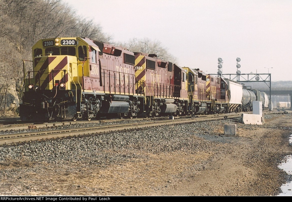 Outbound Turn cruises west